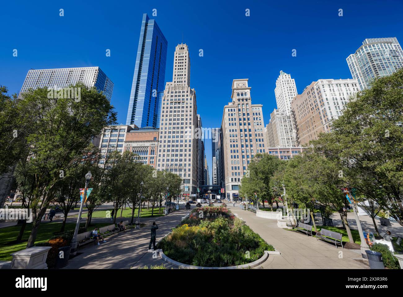 Chicago, OCT 3 2023 - vue extérieure ensoleillée du paysage urbain du centre-ville Banque D'Images