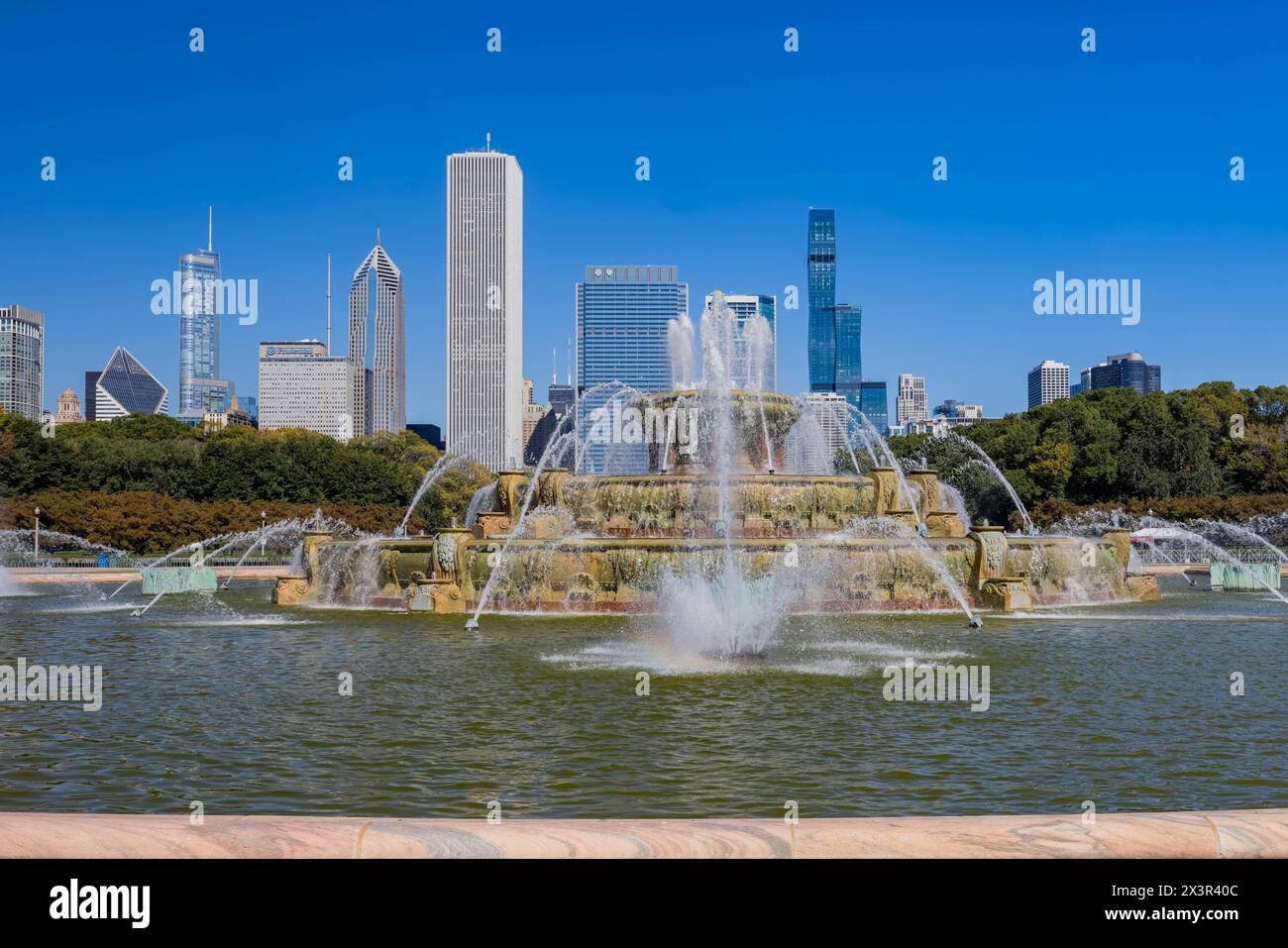 Chicago, OCT 3 2023 - vue ensoleillée de la fontaine commémorative Clarence F. Buckingham Banque D'Images