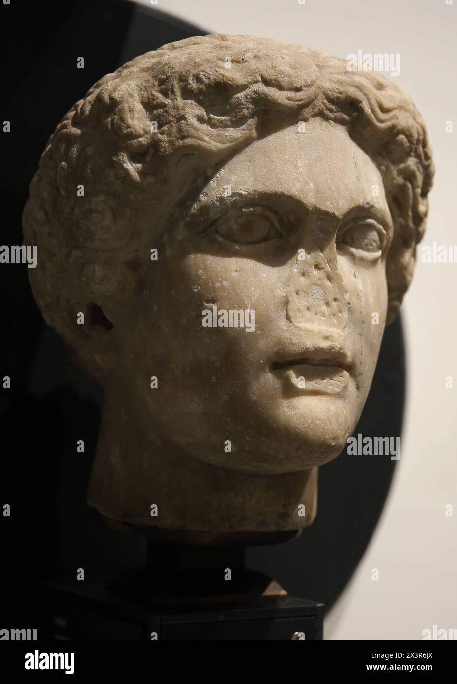 Hera. Épouse de Zeus et déesse du mariage. Tête. Marbre blanc. ier-iie siècle. Musée archéologique. Turin. Italie. Banque D'Images