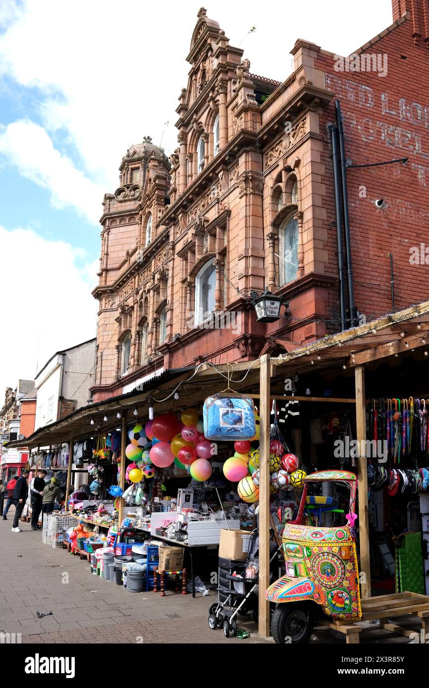 Le Lion Rouge est une maison publique désaffectée sur Soho Road, Handsworth, Birmingham, Angleterre. Le bâtiment classé Grade 2 est maintenant un magasin, (CAMRA), et historique Banque D'Images