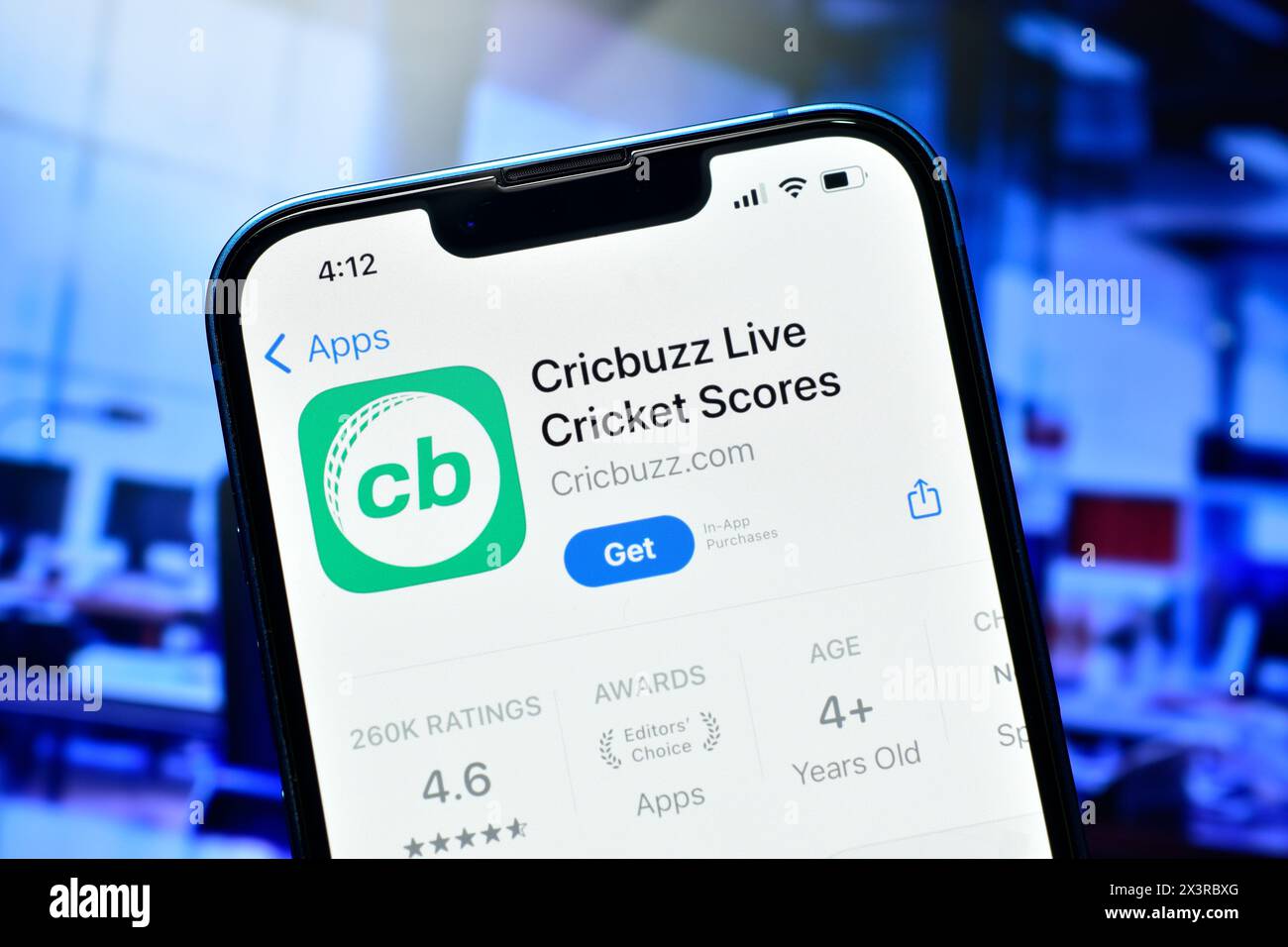 New Delhi, Inde 28 avril 2024 :- application Cricbuzz sur smartphone utilisée pour regarder le score de cricket en direct Banque D'Images