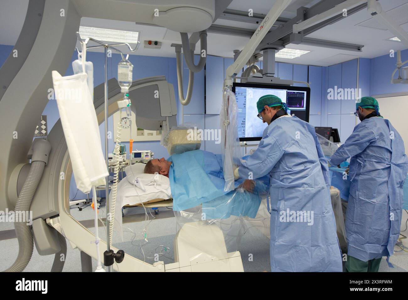 Angioplastie, pose de stent dans les artères coronaires, hémodynamique, salle d'opération, chirurgie, Hôpital Donostia, Saint-Sébastien, Gipuzkoa, pays basque, Espagne Banque D'Images