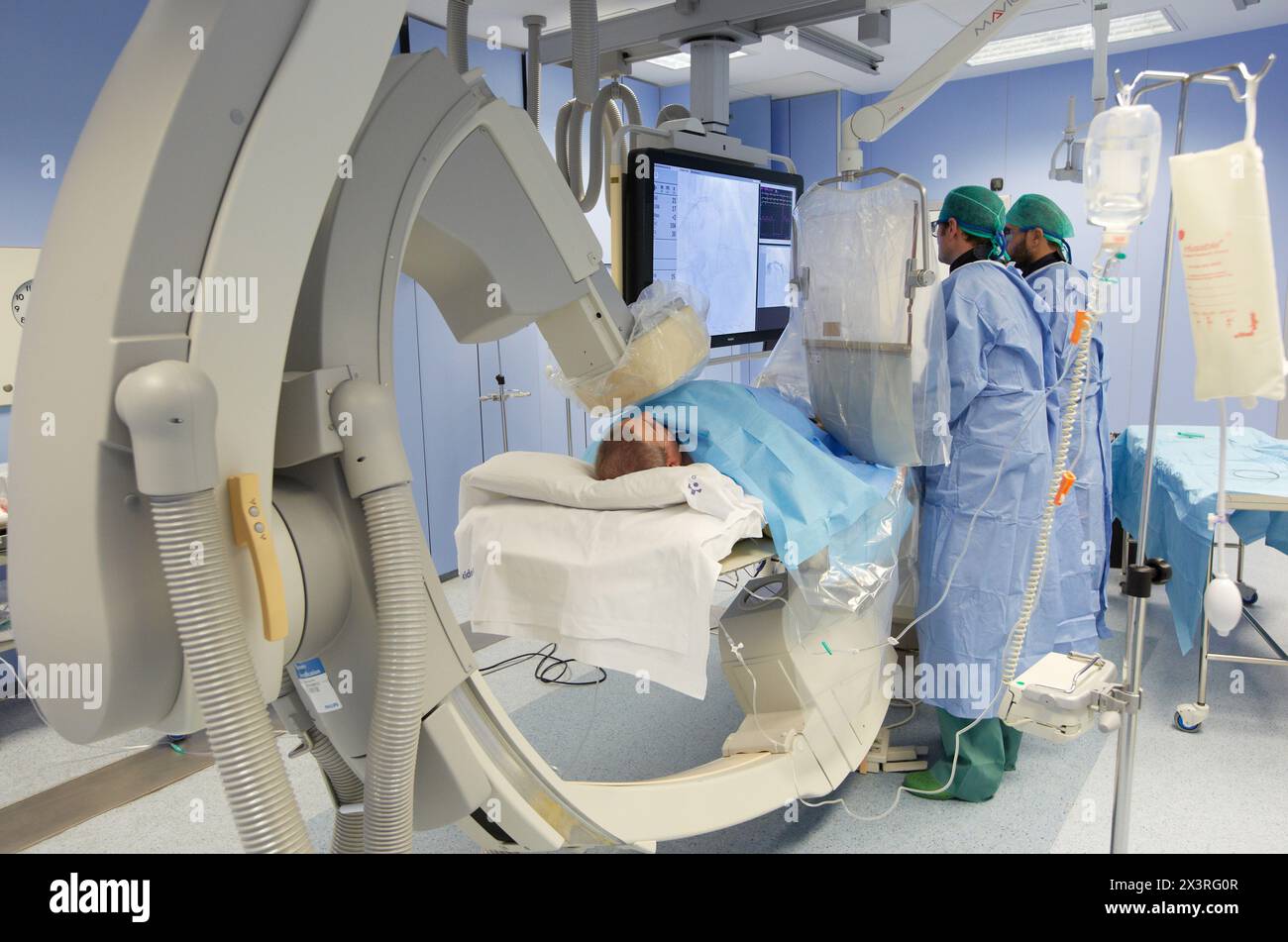 Angioplastie, pose de stent dans les artères coronaires, hémodynamique, salle d'opération, chirurgie, Hôpital Donostia, Saint-Sébastien, Gipuzkoa, pays basque, Espagne Banque D'Images