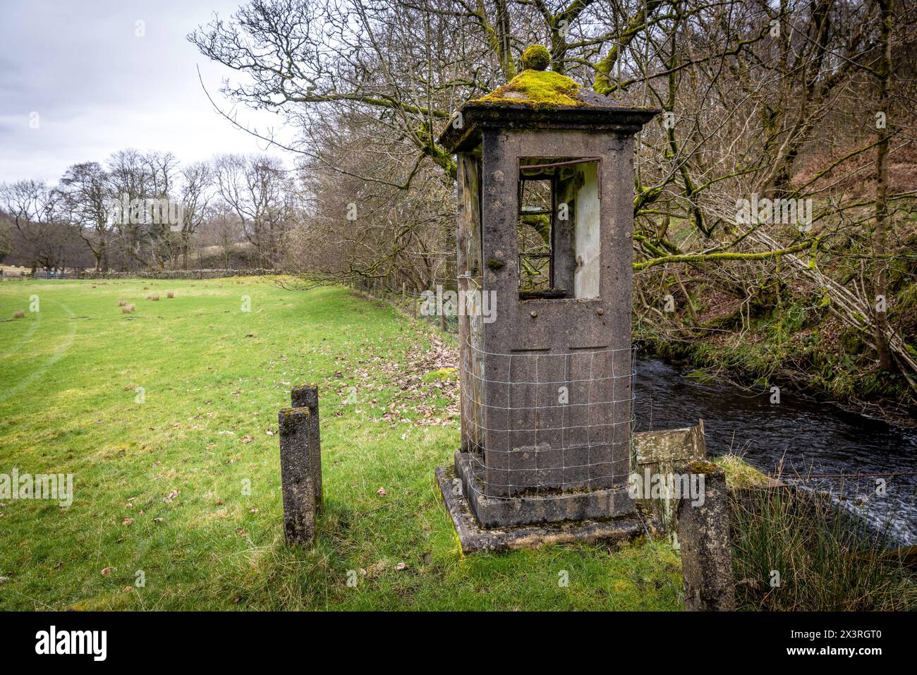 Le kiosque téléphonique K1 classé grade II à Newsholme Dean, Keighley, West Yorkshire Banque D'Images