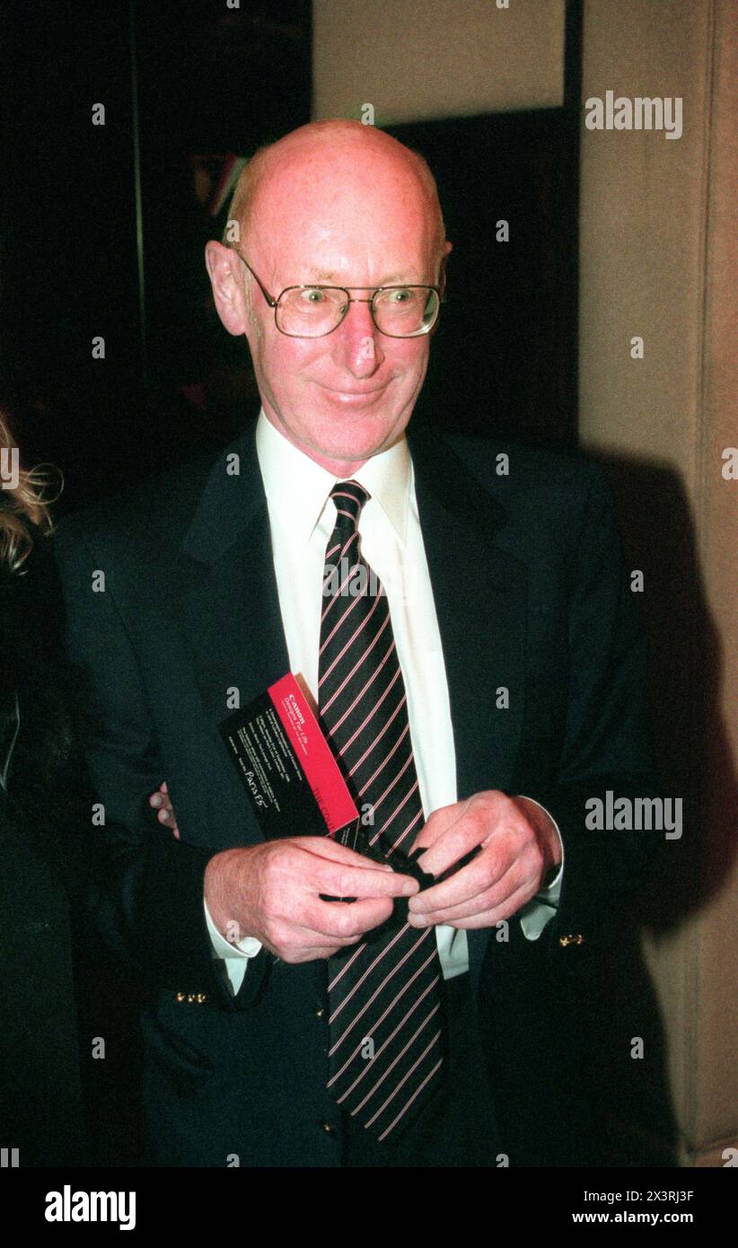 Clive Sinclair au salon Canon Designs for Life Fashion Show à Londres le 21 septembre 1998 Banque D'Images