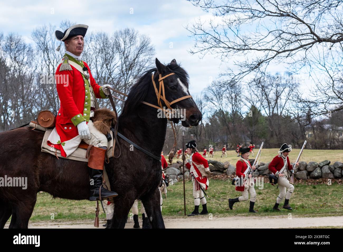 Reconstitution de la bataille du 19 avril 1775 entre les soldats britanniques et la milice de Lexington sous le commandement du capitaine John Parker. Banque D'Images