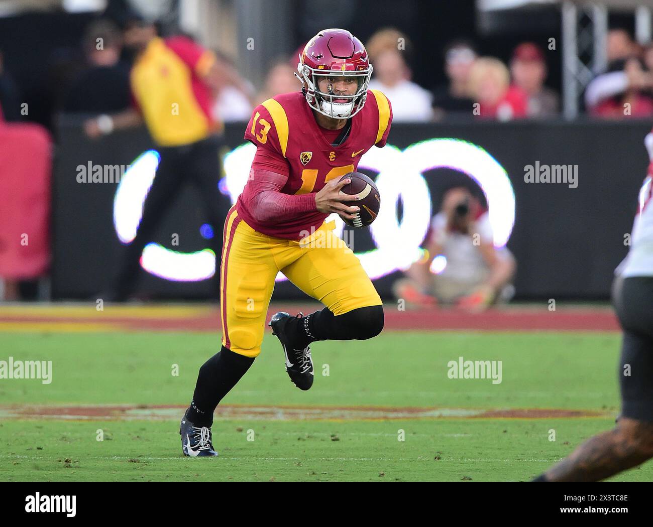 (PHOTOS DE FICHIER) ancien quarterback des Trojans de l'USC (13) Caleb Williams qui est projeté d'aller dans le Top 3 de la draft 2024 de la NFL, le voici photographié le 8 octobre 2022 contre les Cougars de l'État de Washington, la draft de la NFL aura lieu à Detroit le 25 avril 2024. (Crédit obligatoire : Jose / MarinMedia.org) (photographe complet absolu, et crédits requis) Banque D'Images