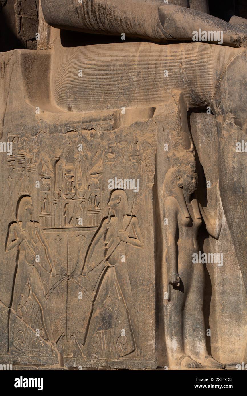 Statue de Néfertari, Temple de Louxor, site du patrimoine mondial de l'UNESCO, Louxor, Égypte Banque D'Images