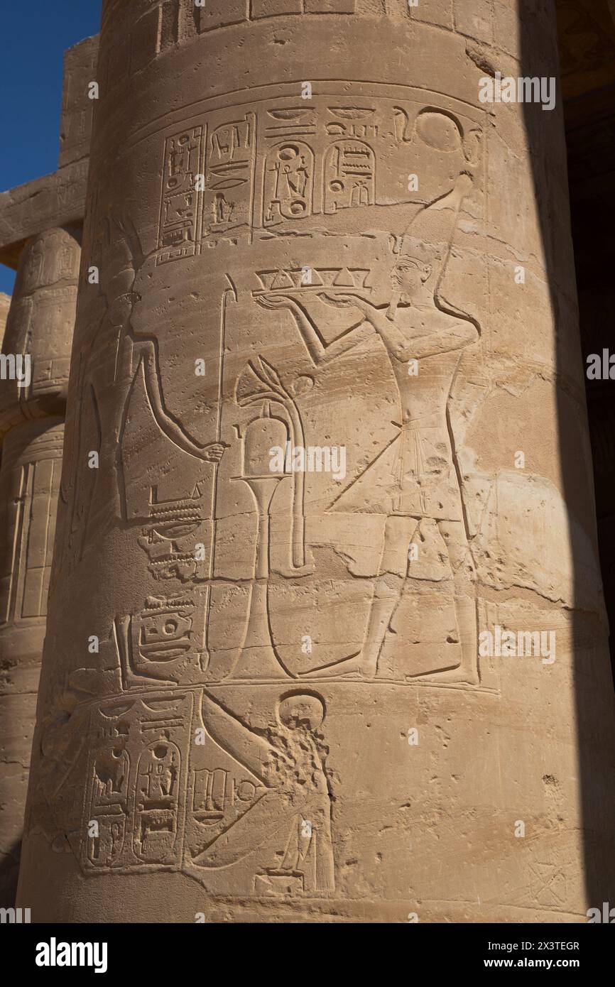 Colunms, Hypostyle Hall, Ramesseum, Temple mémorial du Pharaon Ramsès II, (13ème siècle av. J.-C.), Thèbes antiques, site du patrimoine mondial de l'UNESCO, Louxor, Egyp Banque D'Images