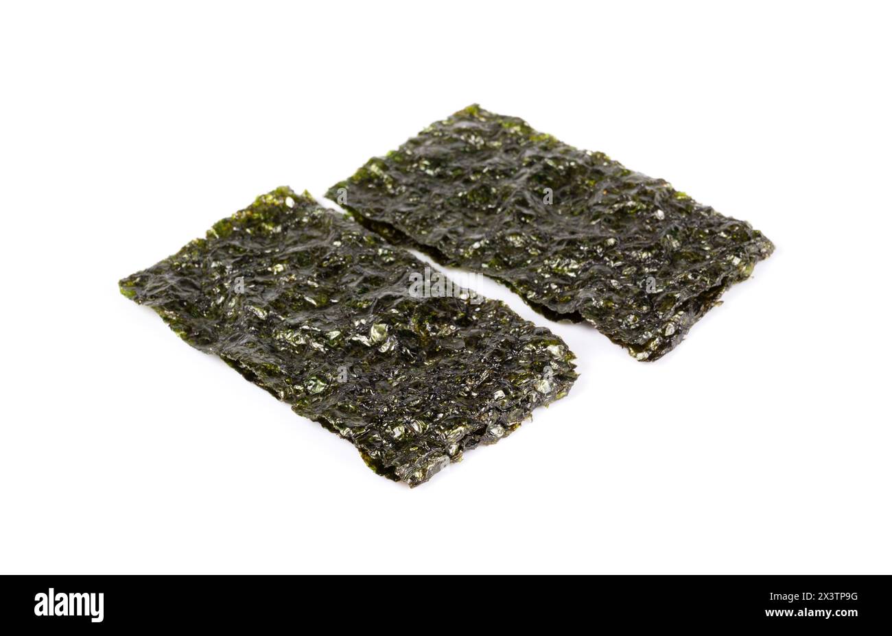 Feuilles de nori isolées sur fond blanc Banque D'Images