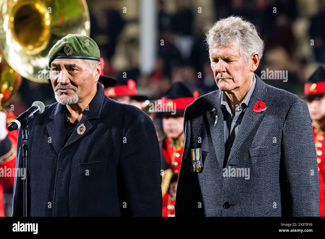 Christchurch, Nouvelle-Zélande, 26 avril 2024. Des membres de l'armée néo-zélandaise regardent pendant les commémorations de l'ANZAC Day avant le match de Super Rugby Pacific entre les Crusaders et les rebelles de Melbourne au stade Apollo Projects le 26 avril 2024 à Christchurch, en Nouvelle-Zélande. Crédit : James Foy/Speed Media/Alamy Live News Banque D'Images
