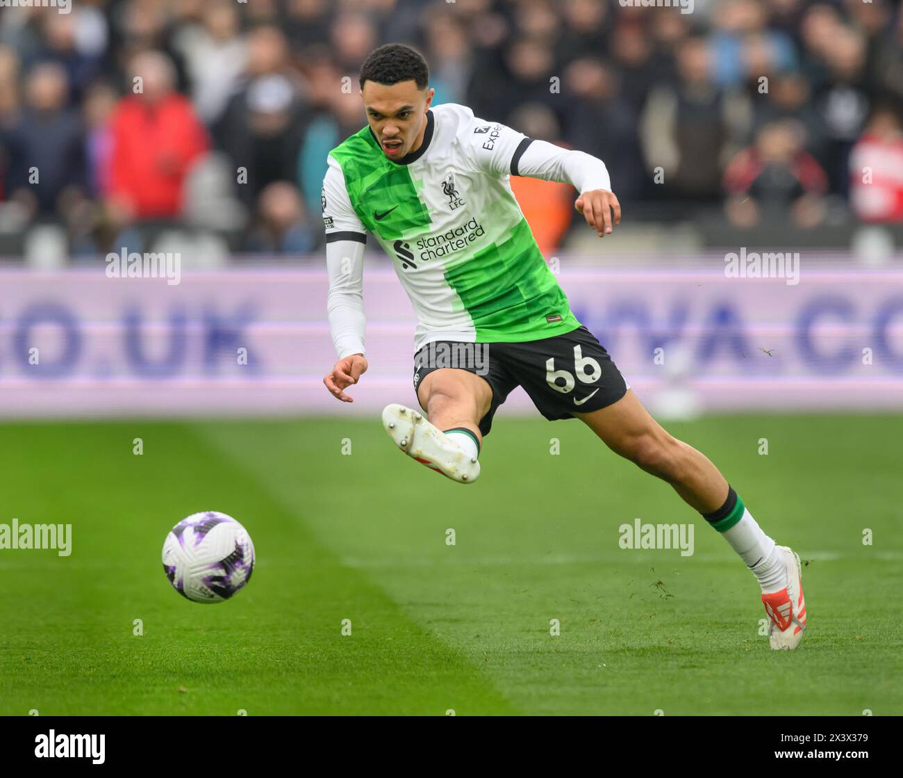 Londres, Royaume-Uni. 27 avril 2024 - West Ham United v Liverpool - premier League - London Stadium. Trent Alexander-Arnold de Liverpool en action. Crédit photo : Mark pain / Alamy Live News Banque D'Images