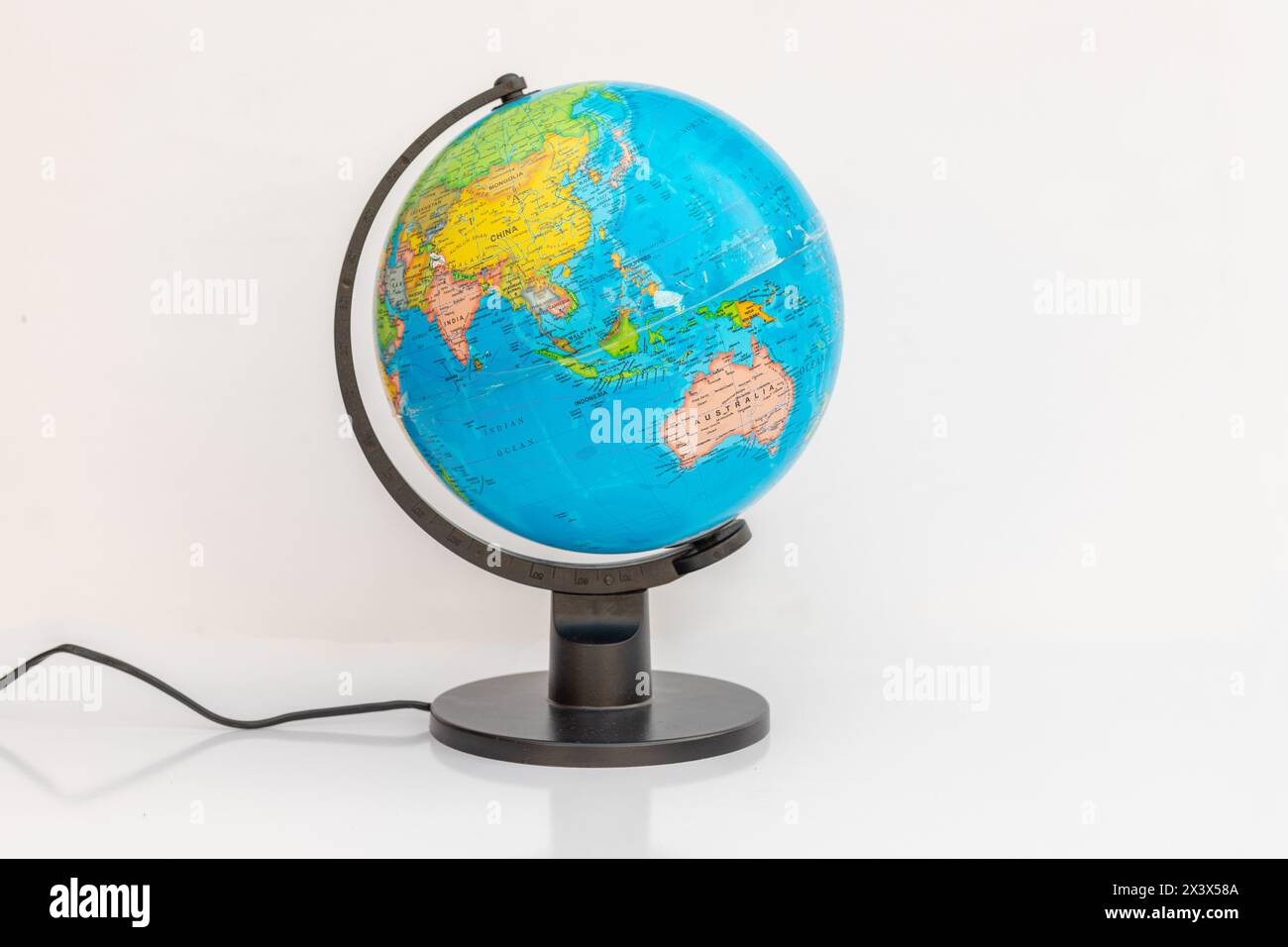 Carte de la terre du globe éducatif pour l'apprentissage en classe isolé sur fond blanc Banque D'Images