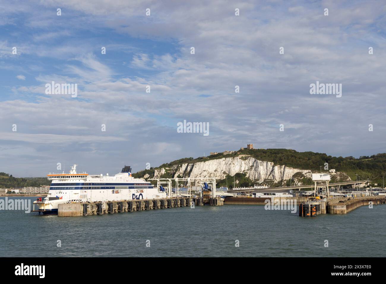Ferry P&O dans le port, Douvres, Angleterre, Royaume-Uni Banque D'Images