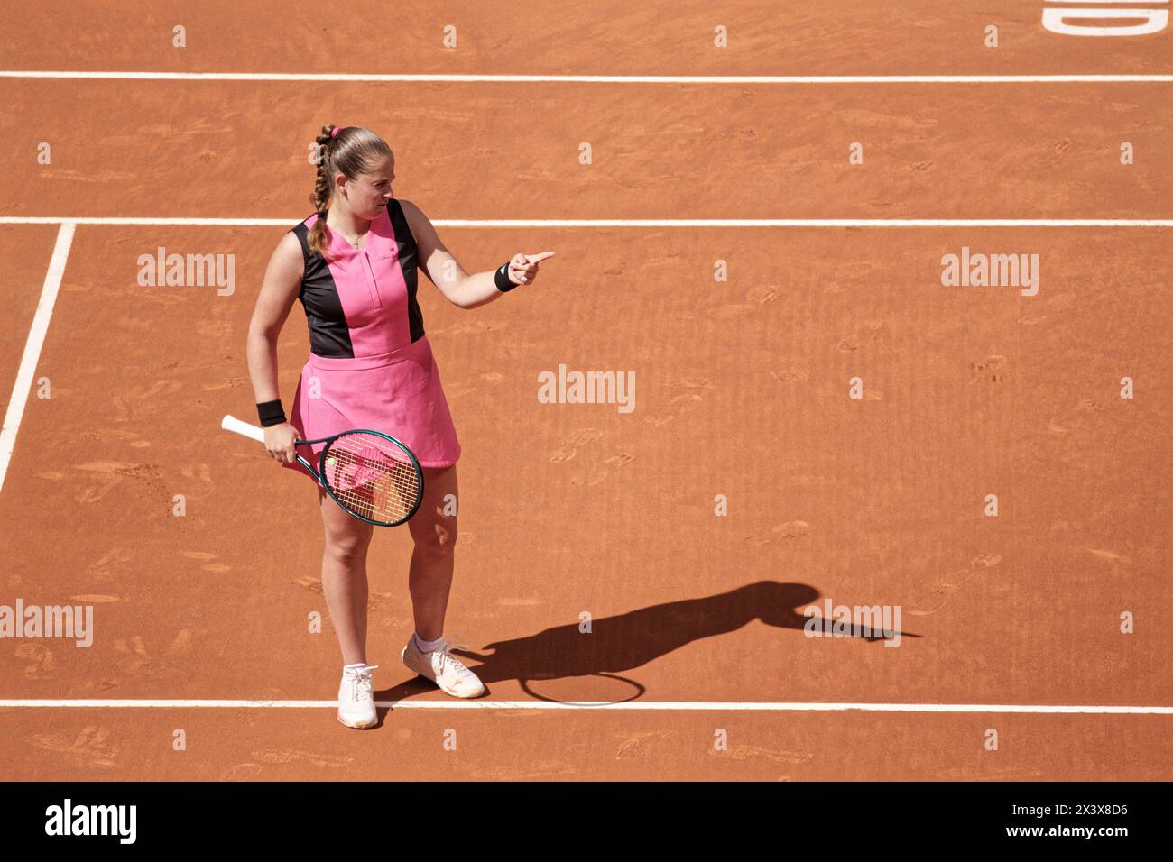 Madrid, Espagne. 29 avril 2024. Tennis, individuel femmes : Mutua Madrid Open de tennis WTA, Round of 16, ons Jabeur (TUN) V Jelena Ostapenko (LAT). Jelena Ostapenko (LAT). Crédit : EnriquePSans/Alamy Live News Banque D'Images