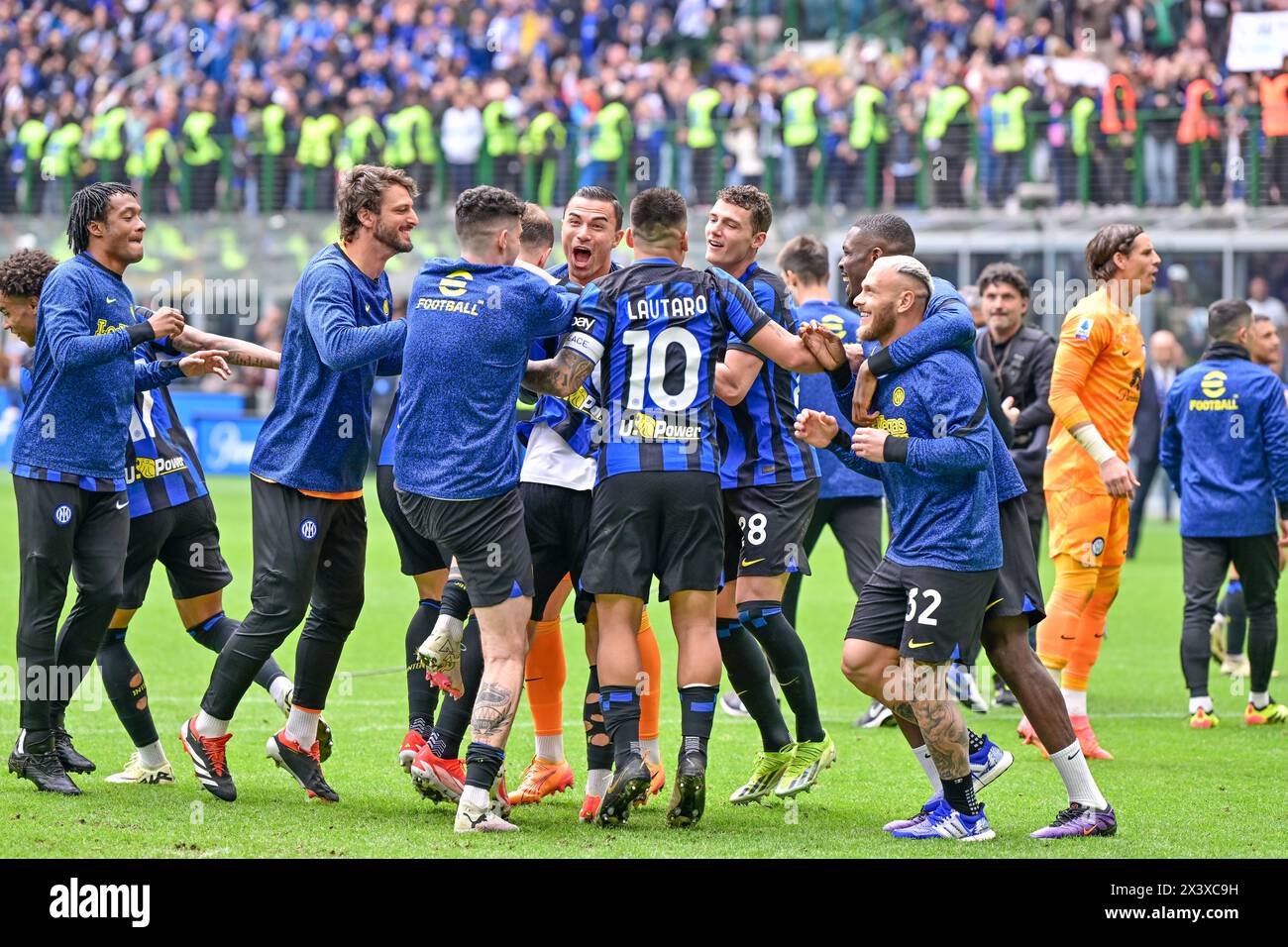 Milan, Italie. 28 avril 2024. Les joueurs de l'Inter ont vu la célébration en tant que champions italiens après le match de Serie A entre l'Inter et Torino à Giuseppe Meazza à Milan. (Crédit photo : Gonzales photo/Alamy Live News Banque D'Images