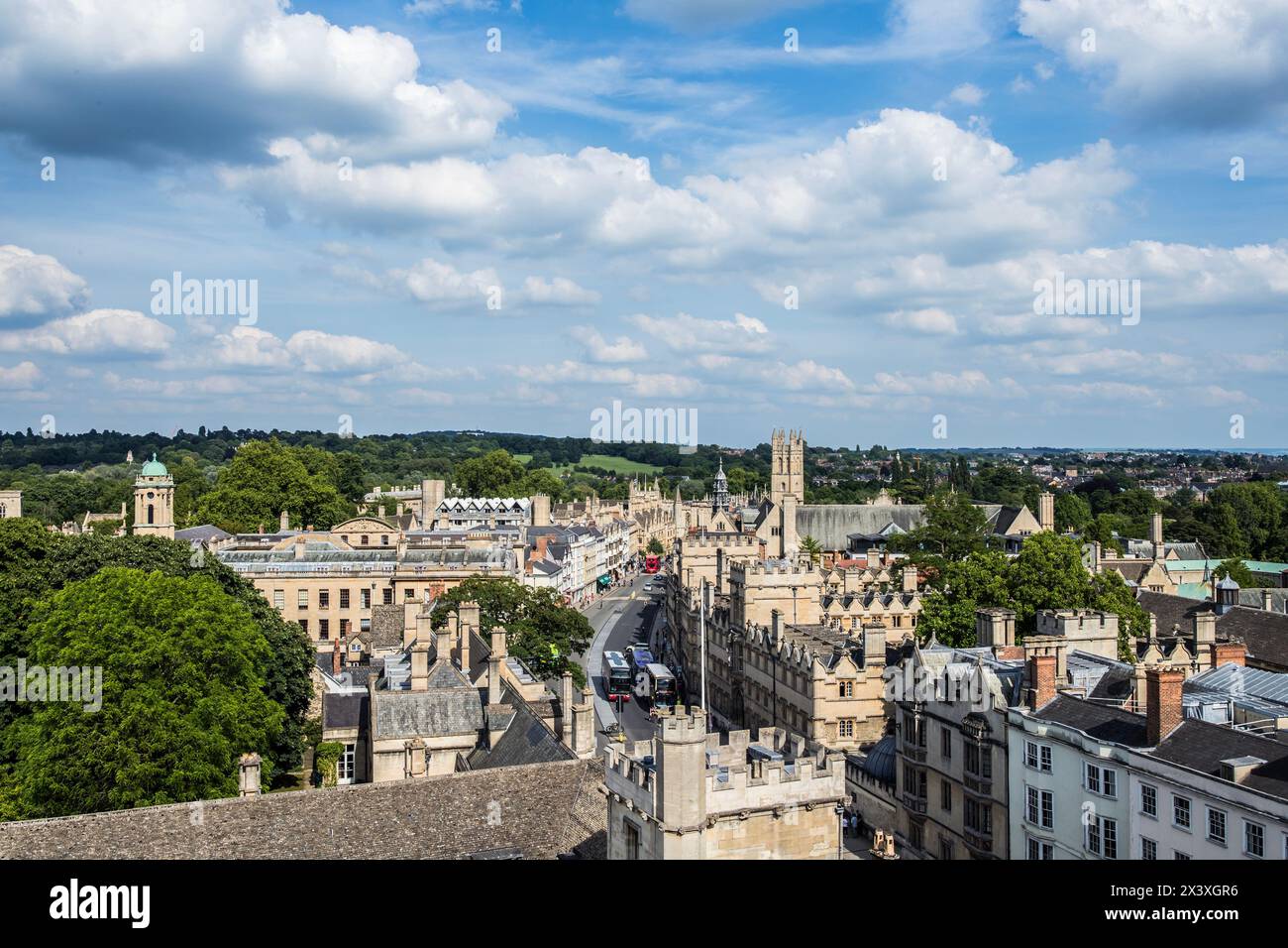 Horizon d'Oxford City UK depuis Carfax Tower regardant le long de High Street après Brasenose et All Souls University Colleges vers South Park Banque D'Images