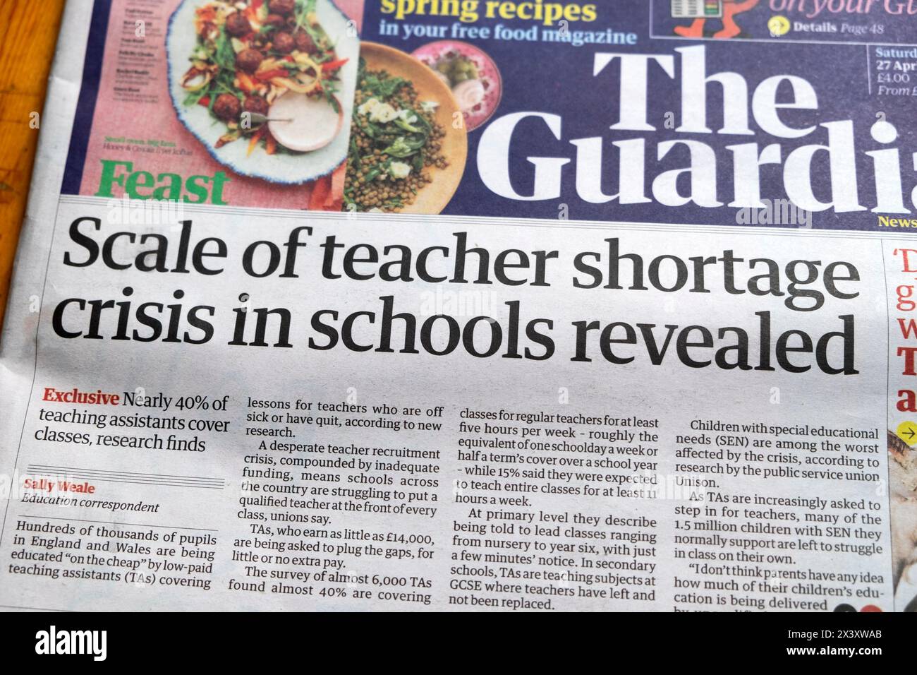 « L'ampleur de la crise de pénurie d'enseignants dans les écoles est révélée » le journal Guardian titre page d'accueil éducation rapport 27 avril 2024 Londres Angleterre Royaume-Uni Banque D'Images