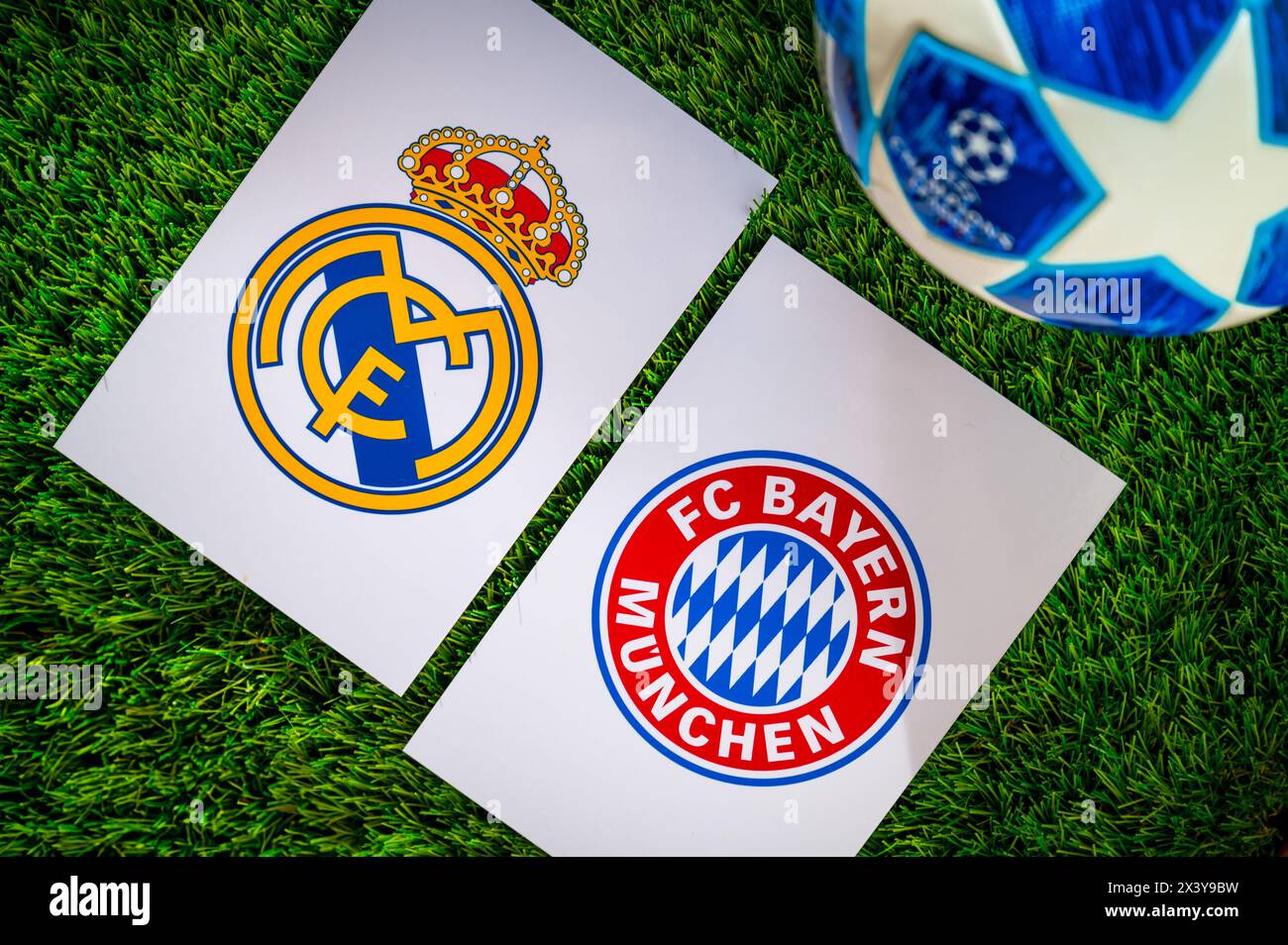 MADRID, ESPAGNE, AVRIL 28. 2024 : Real Madrid (ESP) contre Bayern Munich (GER). Demi-finales de football UEFA Champions League 2024 en Europe. Logo de Teams an Banque D'Images