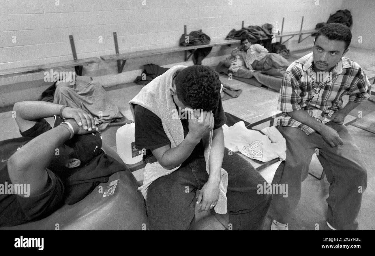 Arrêté des immigrés à Arizon après avoir franchi illégalement la frontière. Banque D'Images