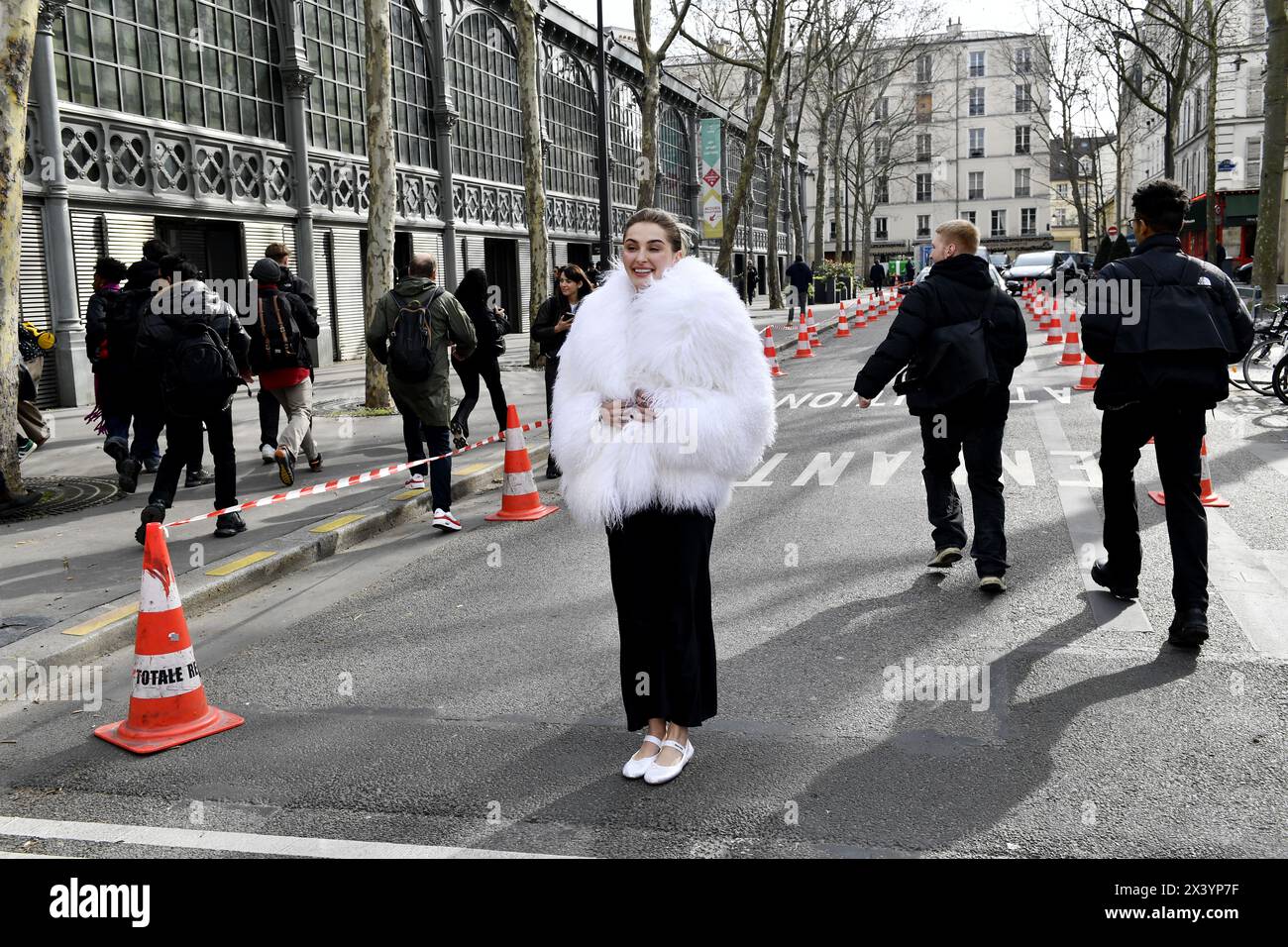 Masha Kavytska - Street style Outside Courrèges - Paris Fashion week - Carreau du temple - Paris - France Banque D'Images