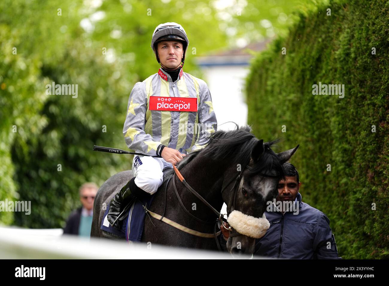 Ash Wednesday piloté par le jockey Kevin Stott avant que le British Stallion Studs EBF Maiden Stakes à Windsor Racecourse, Berkshire. Date de la photo : lundi 29 avril 2024. Banque D'Images