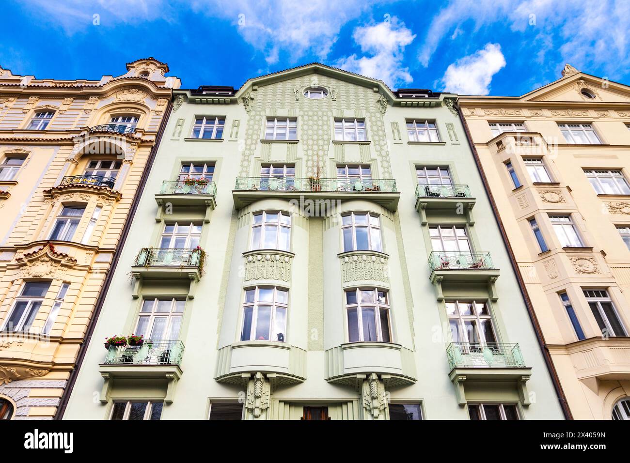 Façade de maison tenemant vert pastel 1908 sur la rue Brehova dans le quartier juif, Prague, République tchèque Banque D'Images