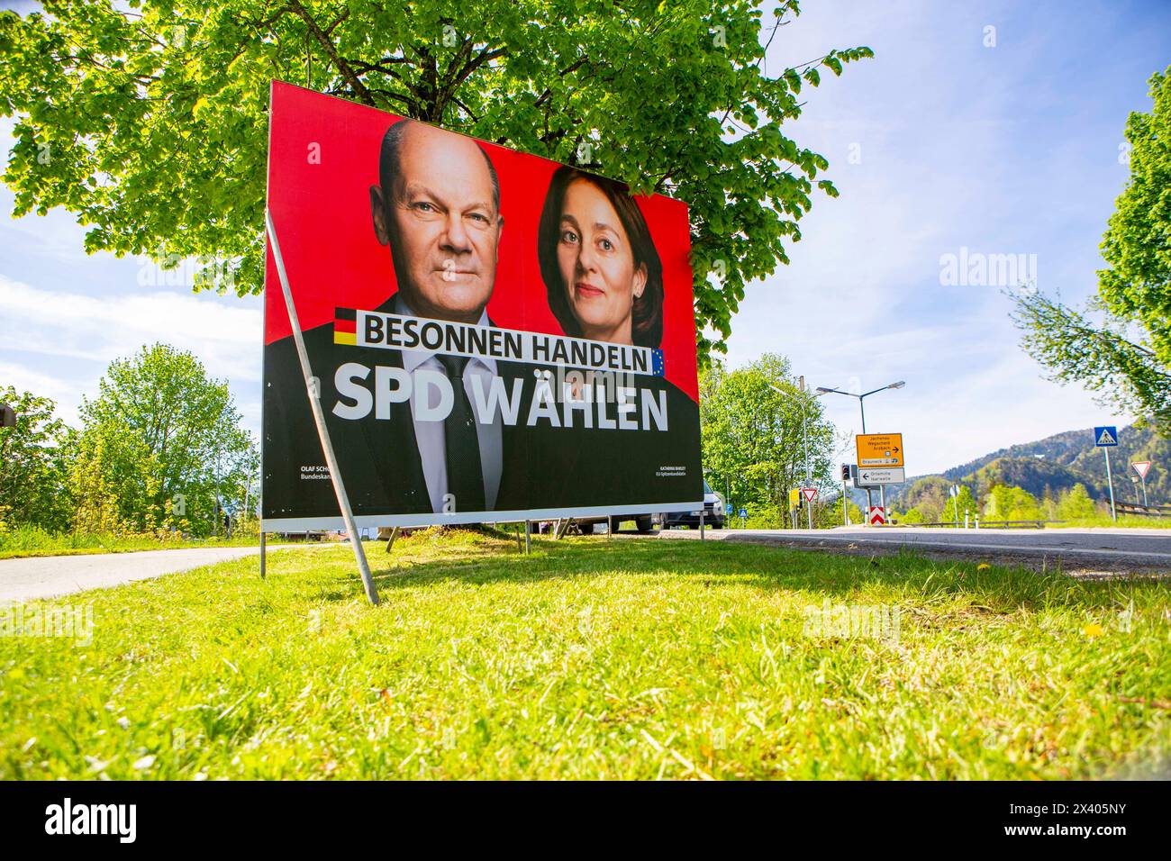 Wahlplakate zur Europawahl AM 9. Juni 2024 sind in Lenggries Bayern zu sehen. SPD Olaf Scolz Katarina Barley besonnen handeln Wahlplakate zur Europawahl *** les affiches électorales pour les élections européennes du 9 juin 2024 peuvent être vues à Lenggries Bavière SPD Olaf Scolz Katarina Barley ACT prudemment les affiches électorales pour les élections européennes Banque D'Images