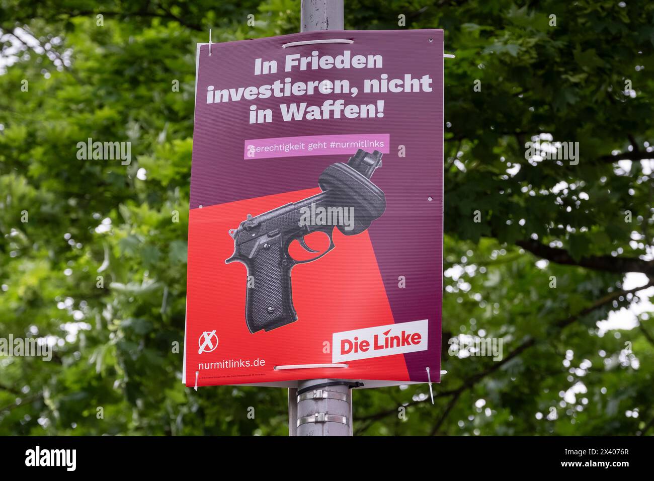 Affiche électorale de Die Linke pour les élections européennes du 9 juin 2024 dans le district de Nippes à Cologne Banque D'Images