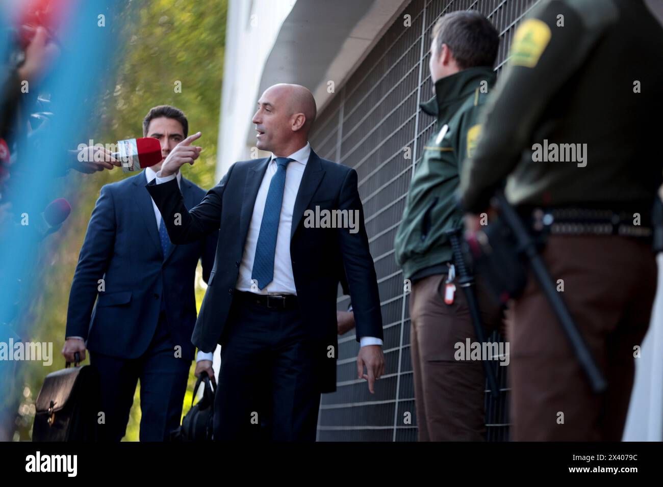 Madrid, Espagne ; 29.04.2024.- L'ancien président de la Fédération royale espagnole de football (RFEF) Luis Rubiales a témoigné devant le juge enquêtant sur ses allégations d'irrégularités à la tête du football espagnol. L’un des principaux points de l’interrogatoire est sa décision de vendre la Super Coupe d’Espagne à la dictature saoudienne, qui comprenait une commission de 24 millions pour le joueur du Barça Gerard Piqué. Photo : Juan Carlos Rojas Banque D'Images