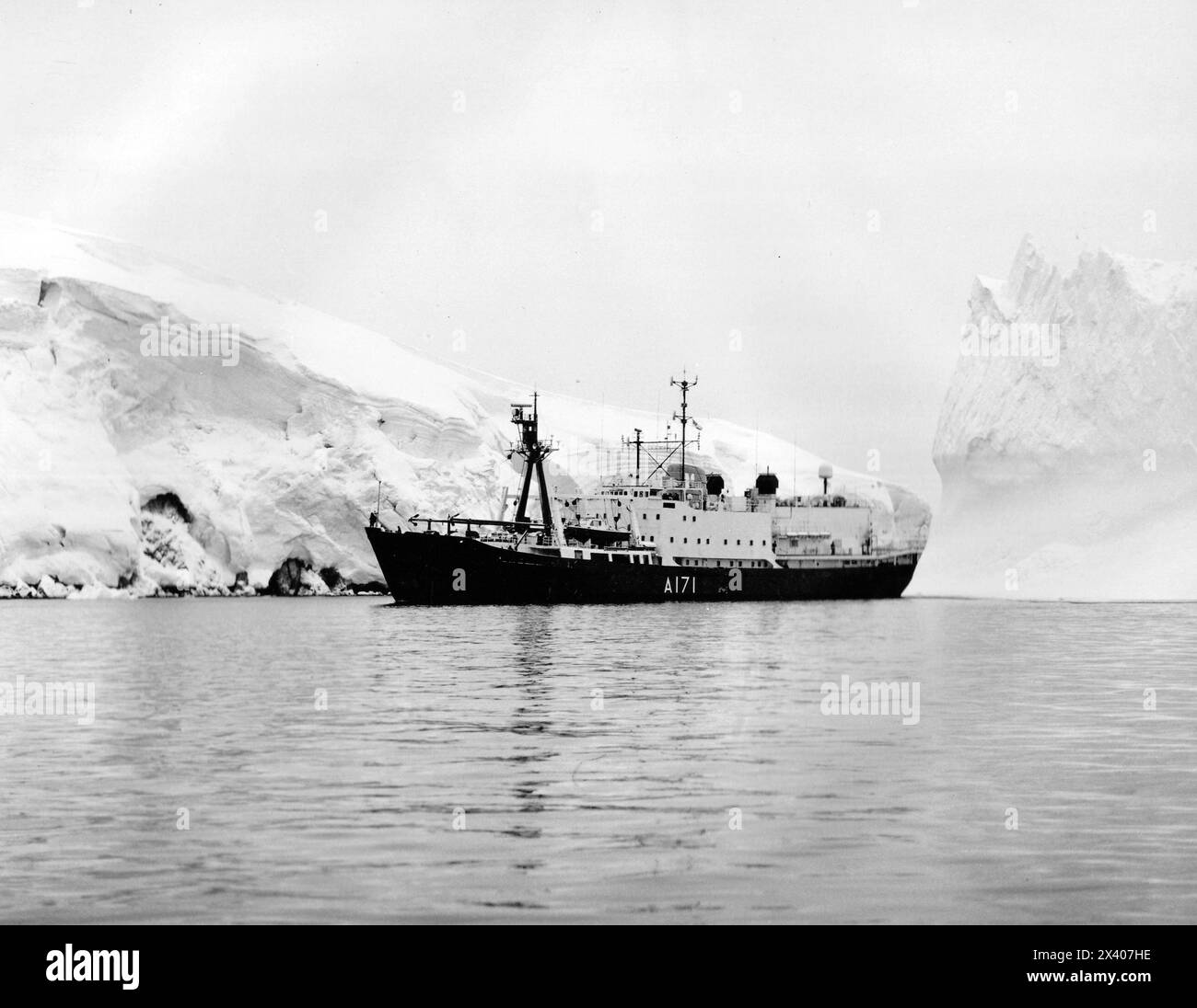 HMS ENDURANCE, TH RED PLUM, DANS LA MER DE WEDELL, ANTARCTIQUE, 1988 PIC MIKE WALKER, 1988 Banque D'Images