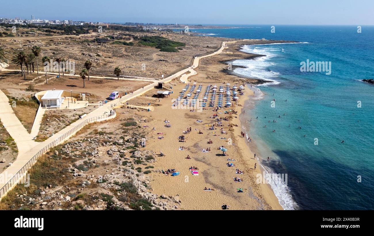Vue aérienne du sentier côtier de paphos à la plage de Vénus, Tombeau des Rois, Paphos, Chypre Banque D'Images