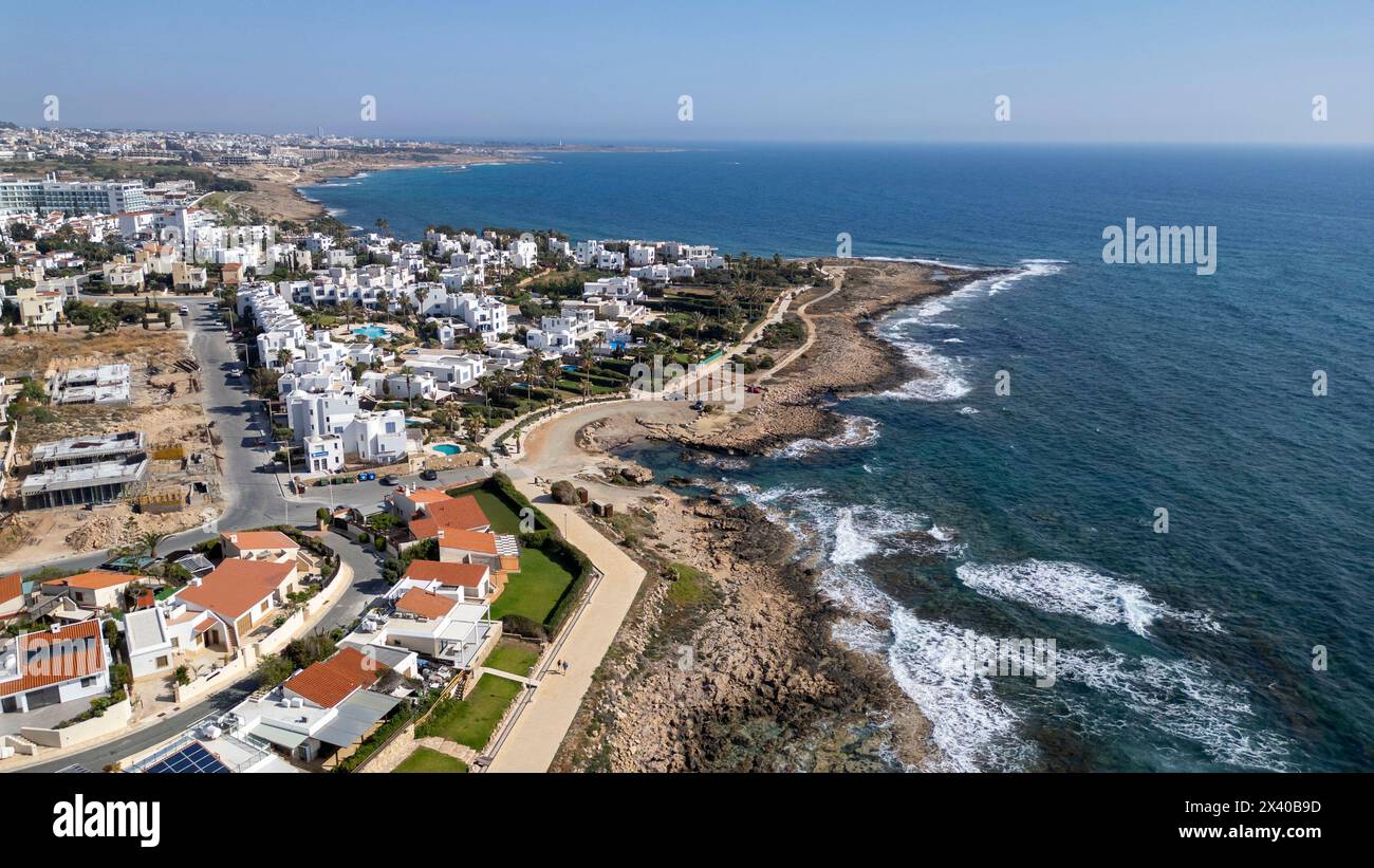 Vue aérienne de la côte à Chloraka, Paphos, Chypre Banque D'Images