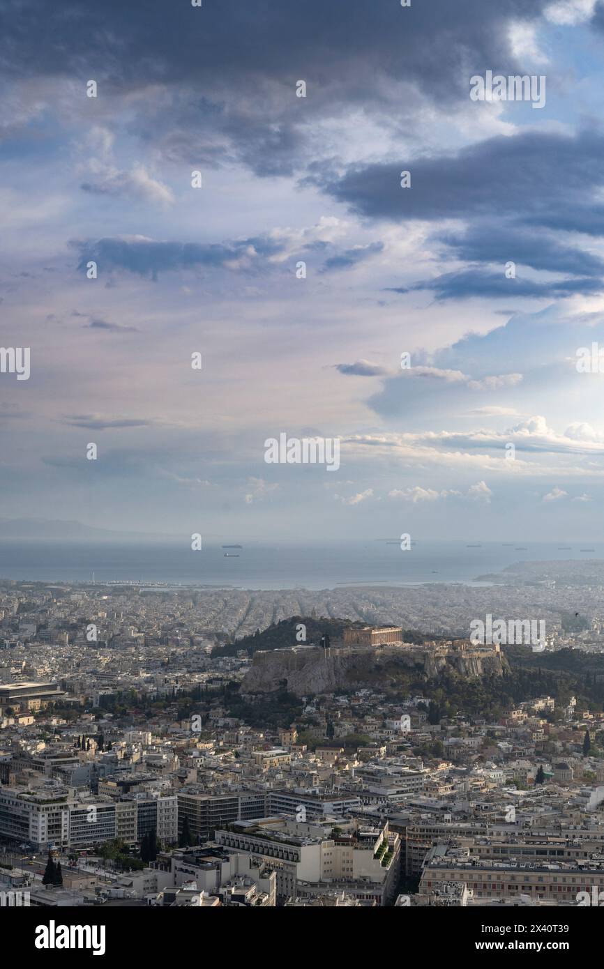 Vues depuis la colline de Lycabette, le point culminant dans le centre d'Athènes ; Athènes, Grèce Banque D'Images