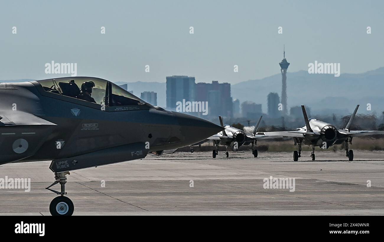 Plusieurs F-35 Lightning II affectés à la Royal Netherlands Air Force arrivent pour commencer l'entraînement pendant le Red Flag Nellis 24-2 à la base aérienne de Nellis. Banque D'Images