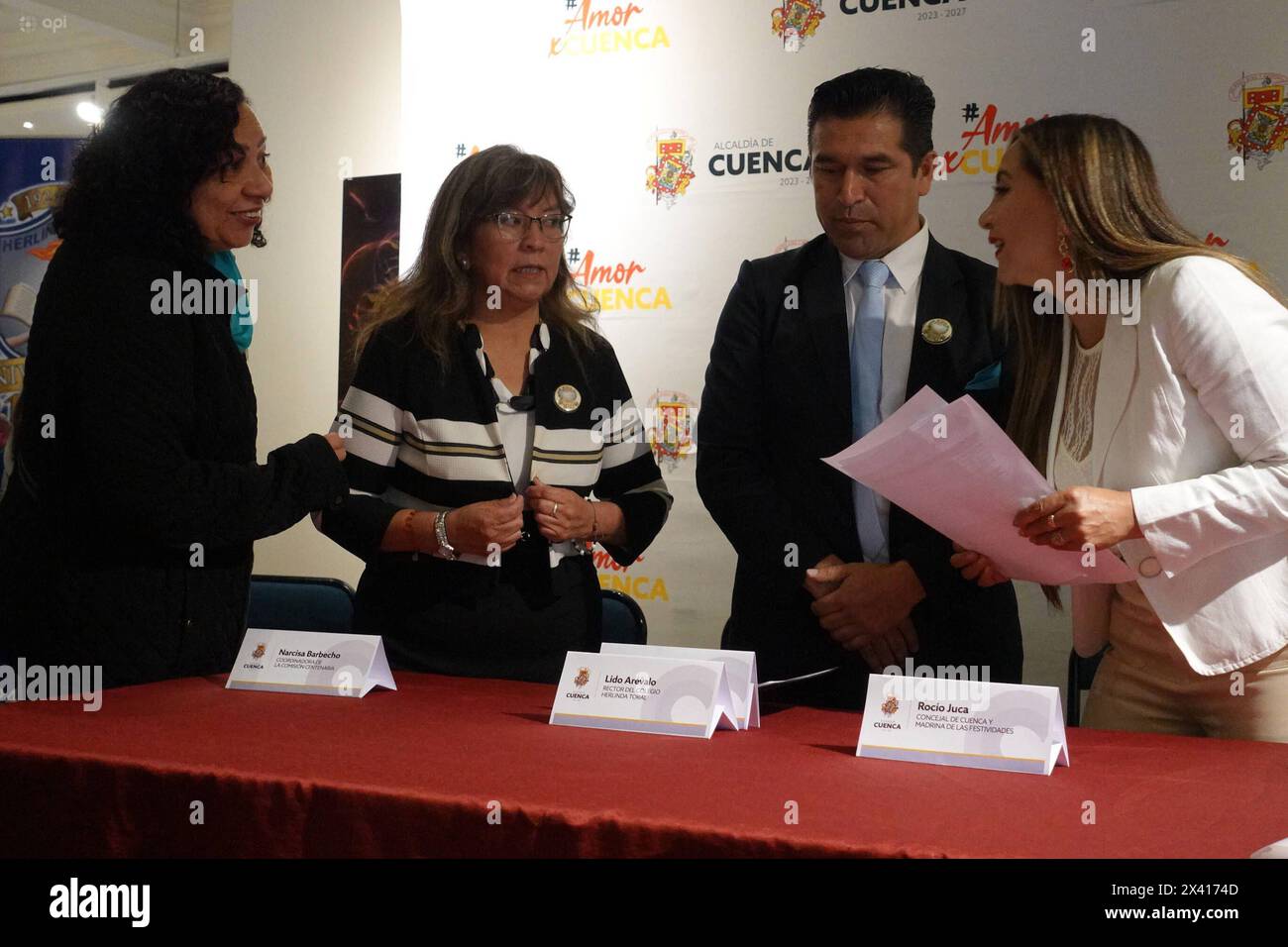 CUENCA CONFÉRENCE DE PRESSE 100 ANNIVERSAIRE HERLINDA Cuenca, Équateur avril 29, 2024 dans la tribune du bureau des maires a eu lieu le lancement du 100e anniversaire de l'unité éducative Herlinda Toral que ce samedi 4 mai défilera les anciens étudiants le long de Bolivar Street à Calderon Park photo Boris Romoleroux API Edu CUENCA CONFÉRENCE DE PRESSE ANNIVERSAIRE 100E ANNIVERSAIRE HERLINDA b9f66b38cf341d36ddaf1678e58a1f3 droit d'auteur : xBORISxROMOLEROUXx Banque D'Images