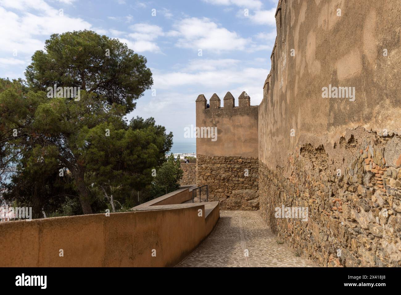 Fortification Alcazaba au-dessus de la ville espagnole Malaga Banque D'Images