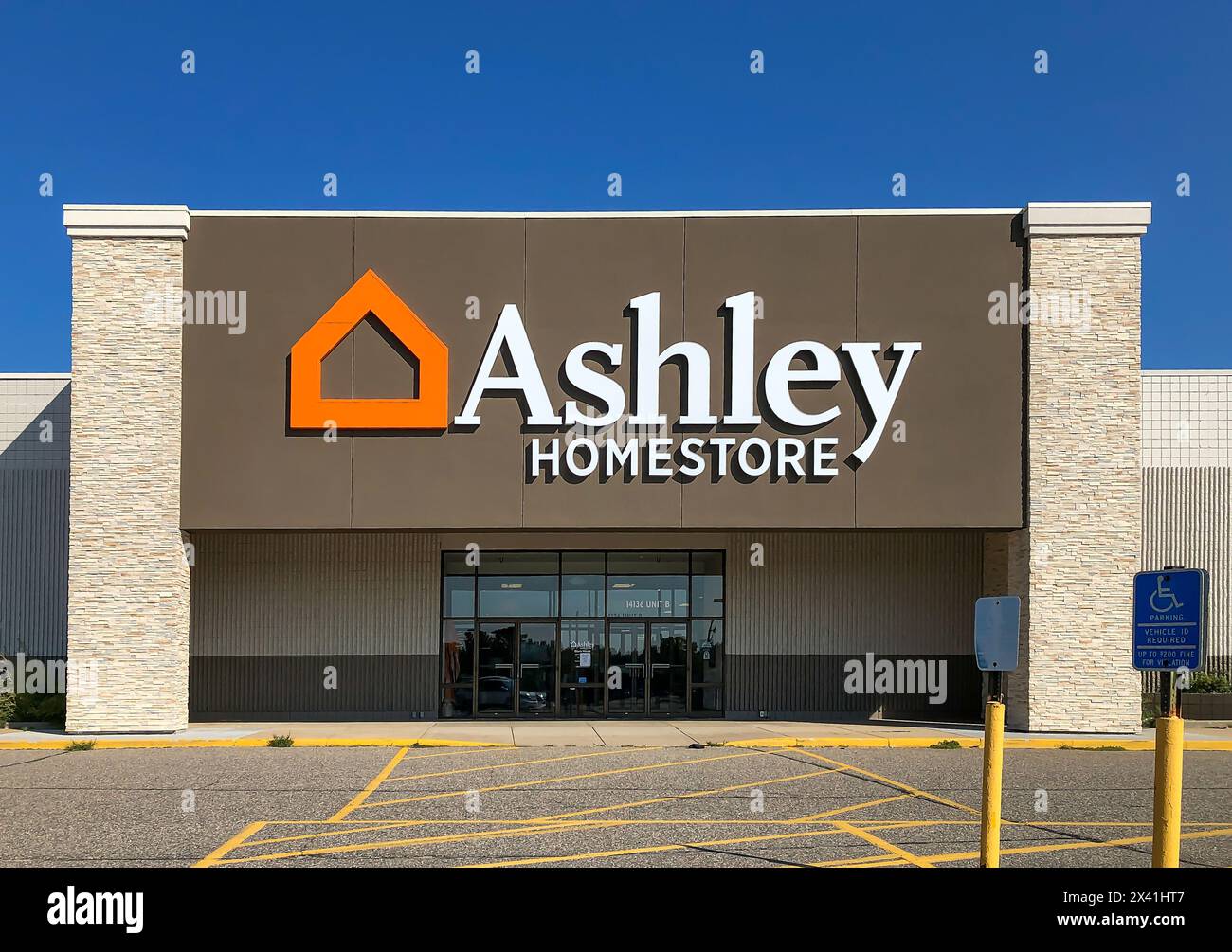 BRAINERD, MN - 1er septembre 2021 : Ashley HomeStore StoreFront dans le Minnesota. Ashley HomeStore est une chaîne de magasins de meubles américaine qui vend des meubles produc Banque D'Images