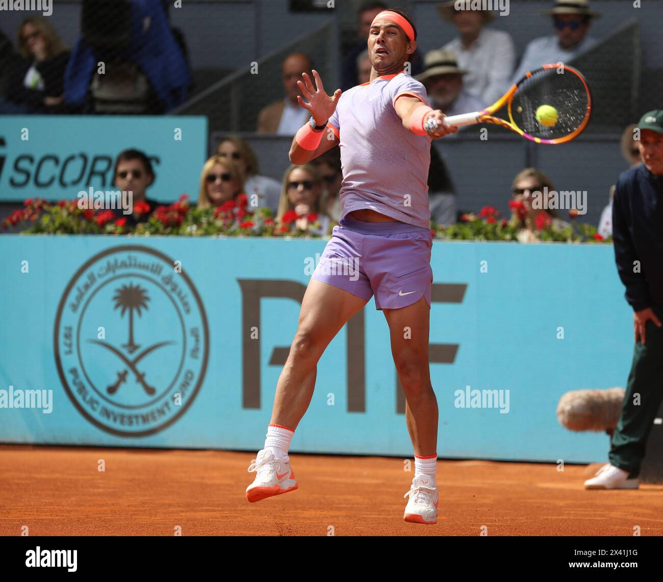 Madrid, Espagne. 29 avril 2024 : Madrid, Espagne : Rafa Nadal revient à Pedro Cachinl lors du Mutua Madrid Open à la Caja Mágica, Madrid le lundi 29 avril 2024. Crédit : action plus Sports images/Alamy Live News Banque D'Images