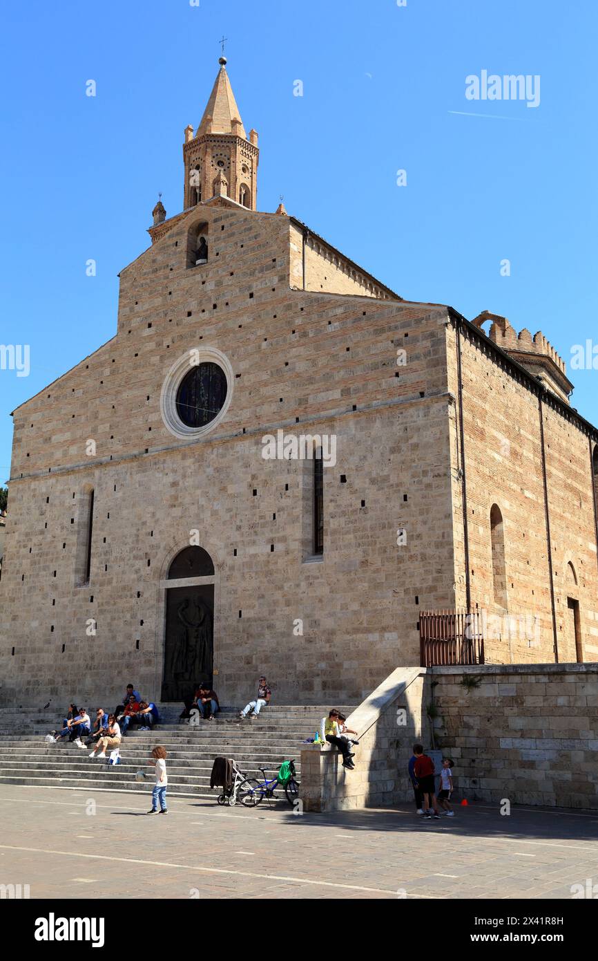 Cathédrale de Teramo, Italie. Duomo di Teramo, Cattedrale di Santa Maria Assunta Banque D'Images