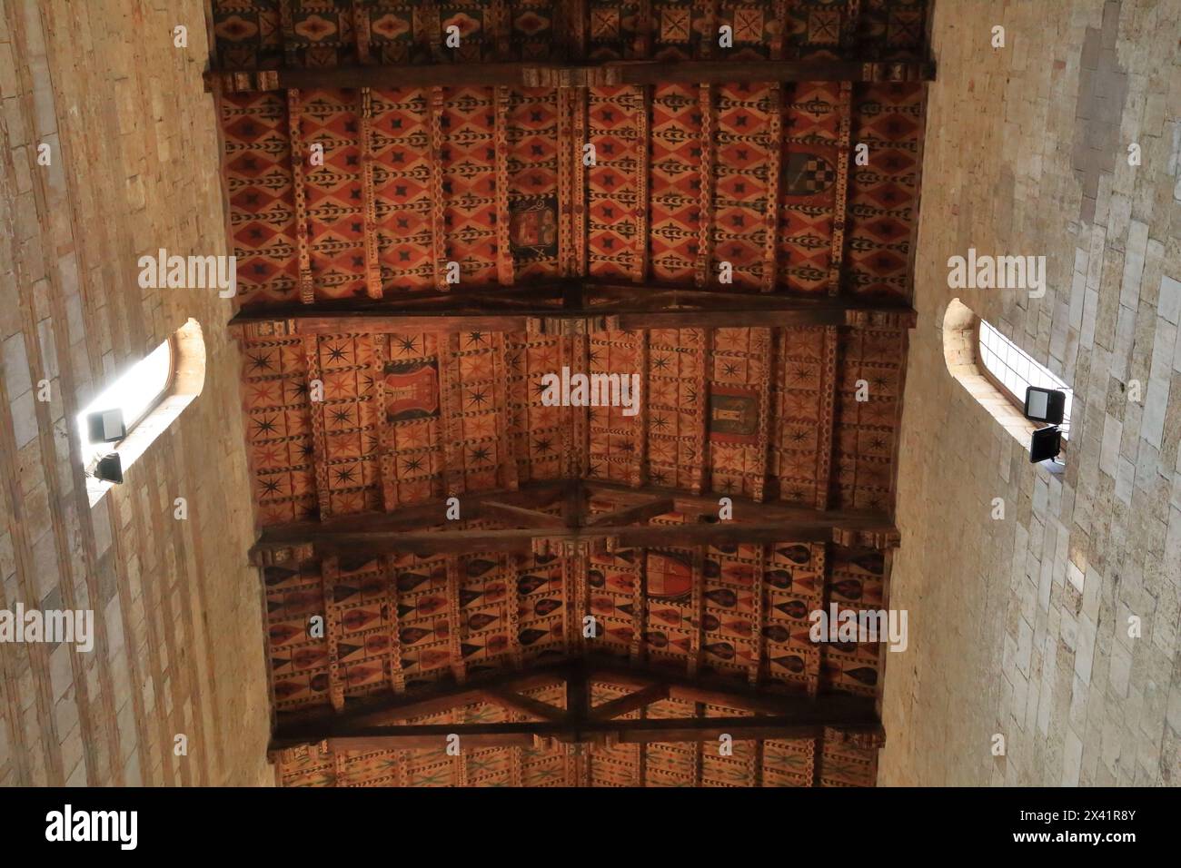 Décoration de plafond dans la cathédrale de Teramo, Italie. Duomo di Teramo, Cattedrale di Santa Maria Assunta Banque D'Images