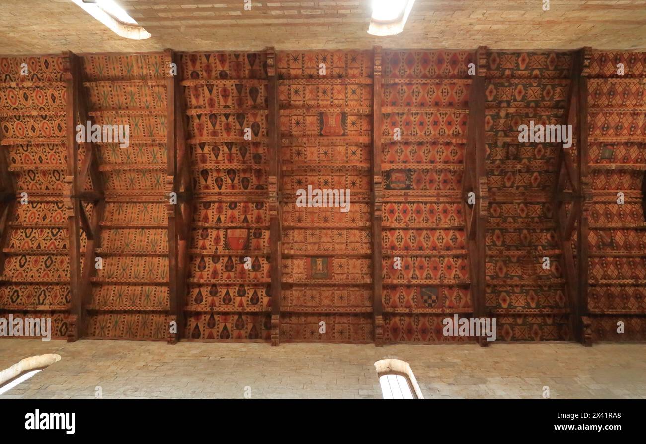 Décoration de plafond dans la cathédrale de Teramo, Italie. Duomo di Teramo, Cattedrale di Santa Maria Assunta Banque D'Images
