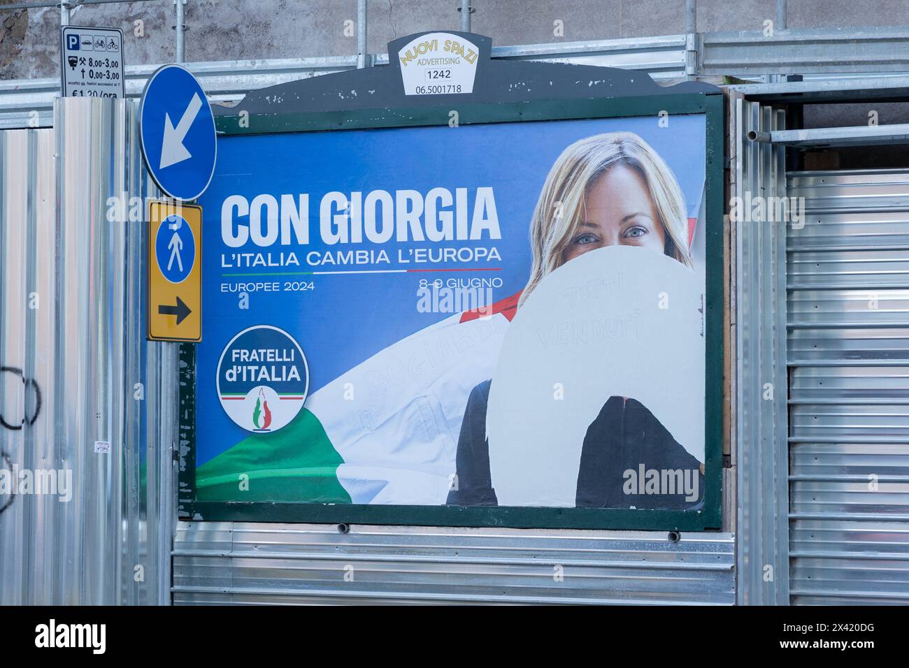 Rome, Italie. 29 avril 2024. Panneau publicitaire Fratelli d'Italia pour les élections européennes de 2024 avec le visage de Giorgia Meloni au quartier Testaccio à Rome (photo de Matteo Nardone/Pacific Press) crédit : Pacific Press Media production Corp./Alamy Live News Banque D'Images