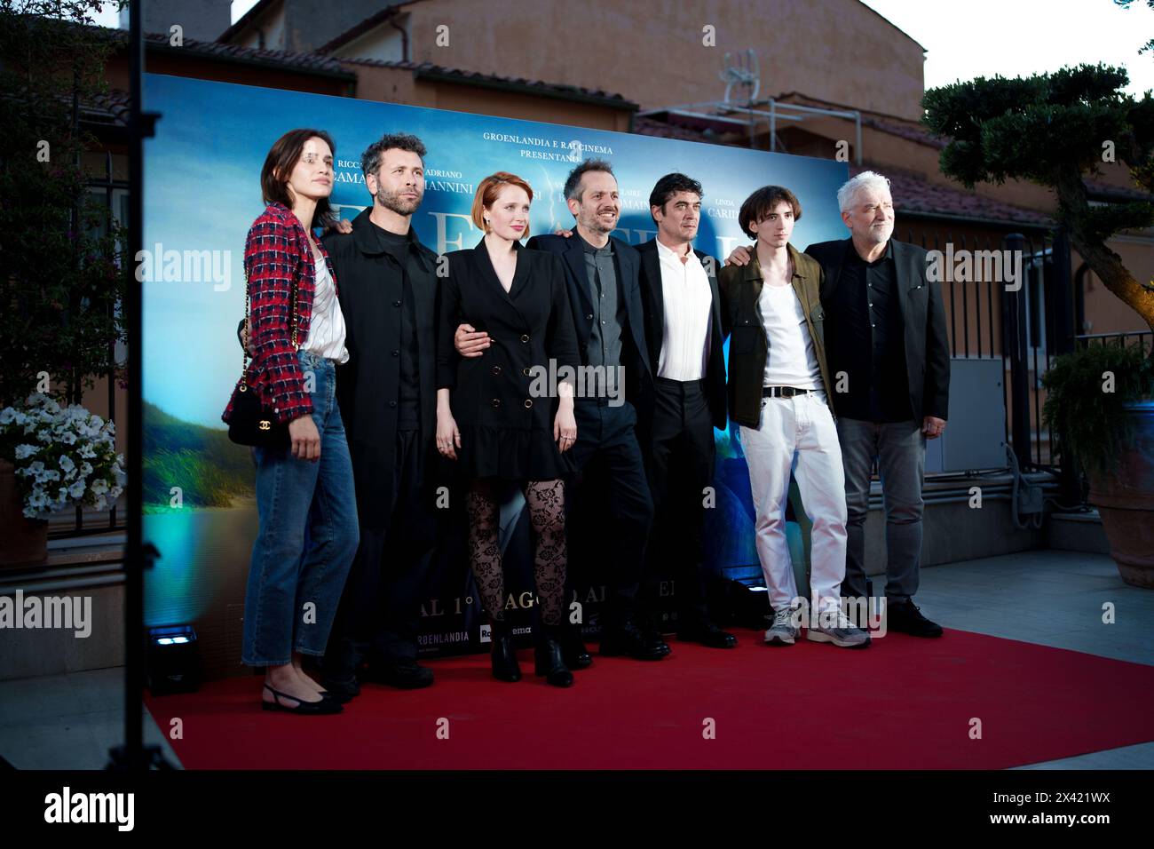 ROME, ITALIE - AVRIL 29 : Gabriel Montesi, Riccardo Scamarcio, Mati Galey, Claire Romain, Valentina Bellè, Gioele dix assister à la première de 'Sei Banque D'Images