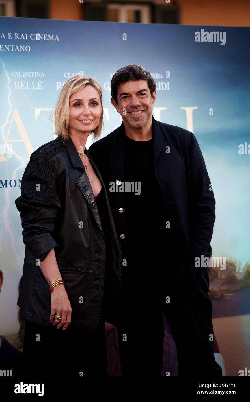 ROME, ITALIE - AVRIL 29 : Pierfrancesco Favino et Anna Ferzetti assistent à la première de 'Sei fratelli' au Cinéma Barberini le 29 avril 2024 en R. Banque D'Images