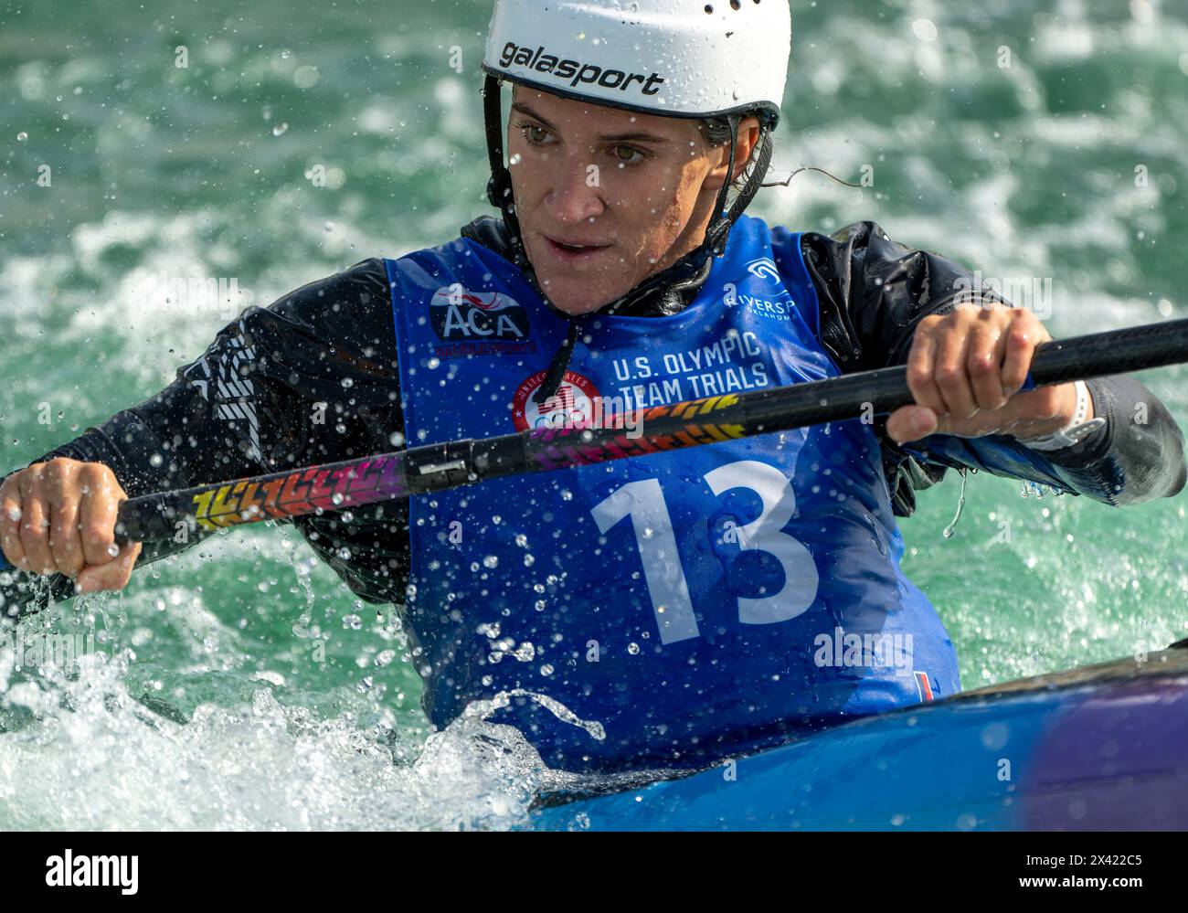 26 avril 2024 : Ria Sribar (13) lors des essais olympiques de kayak par équipe à Riversport à Oklahoma City, OK. Banque D'Images