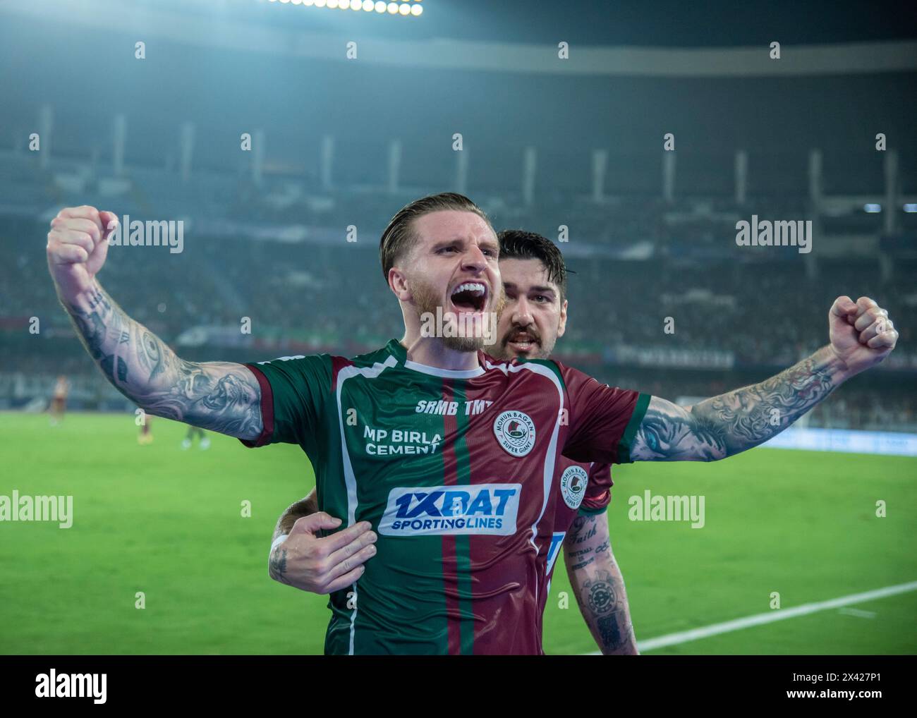 Kolkata, Bengale occidental, Inde. 29 avril 2024. Mohunbagan Super Giants (MBSG) de Kolkata bat l'Odisha FC par 2-0 pour atteindre la 1ième finale ISL le 28 avril 2024 au stade Salt Lake de Kolkata. Les buteurs sont Jasson Cummings et Sahal Abdul Samad. Le footballeur australien de l'équipe de coupe du monde Jasson Cummings de MBSG en action pendant le match et le moment de célébration après son but. (Crédit image : © Amlan Biswas/Pacific Press via ZUMA Press Wire) USAGE ÉDITORIAL SEULEMENT! Non destiné à UN USAGE commercial ! Banque D'Images