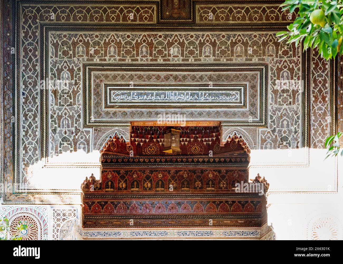 Marrakech, Maroc, 16 novembre 2024, décor ancien dans le Palais de Bahia lieu d'attraction dans la ville de Marakesh, Banque D'Images