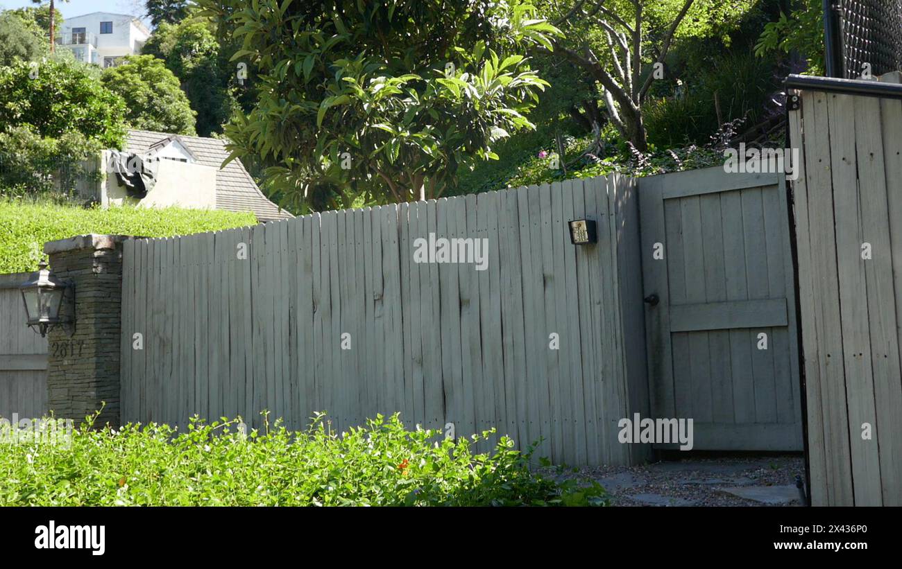 Los Angeles, Californie, USA 29 avril 2024 acteur Andrew Shue ancien domicile/maison au 2617 Outpost Drive le 29 avril 2024 à Los Angeles, Californie, USA. Photo de Barry King/Alamy Stock photo Banque D'Images