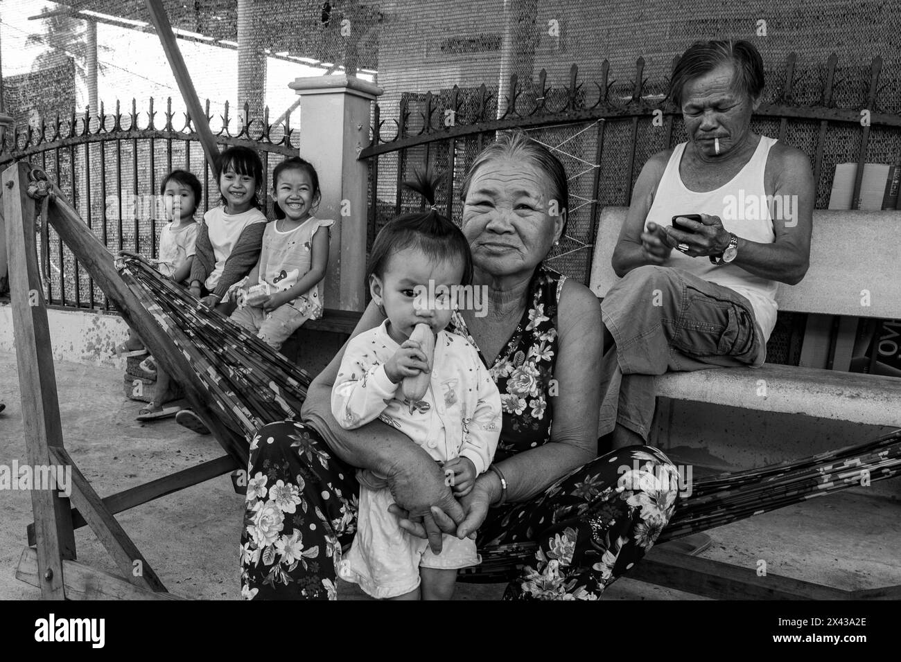 Famille avec enfants au Vietnam Banque D'Images